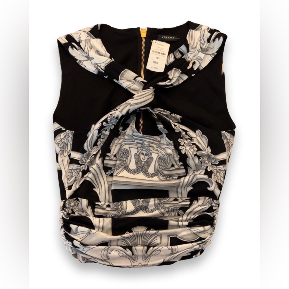 Brand new with tags Versace Cut-Out Top
Silver Baroque size: 38 (2)